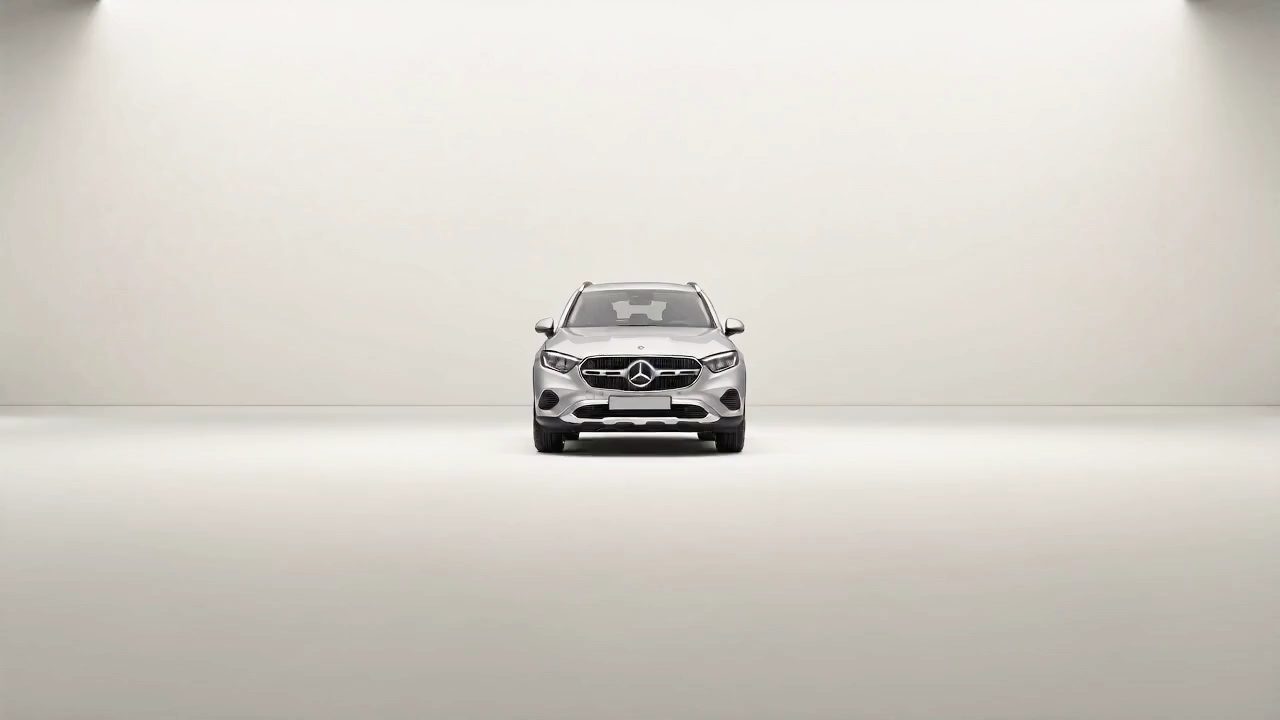 Srebrny Mercedes w studio — CARMA